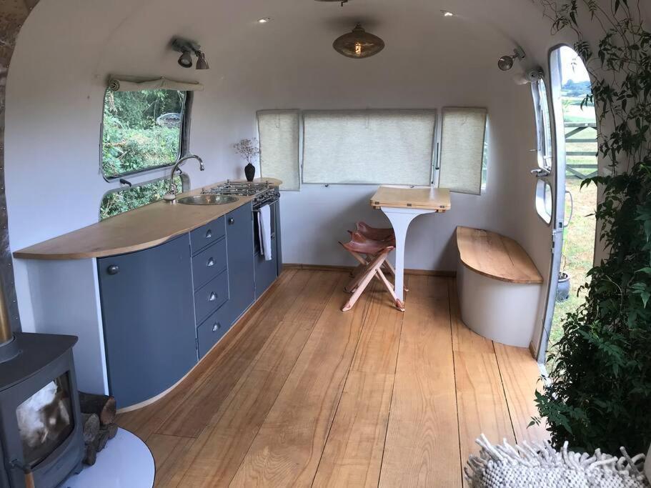 Airstream, Vintage American Caravan & Hottub Ashburton Kültér fotó