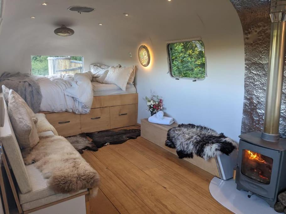 Airstream, Vintage American Caravan & Hottub Ashburton Kültér fotó