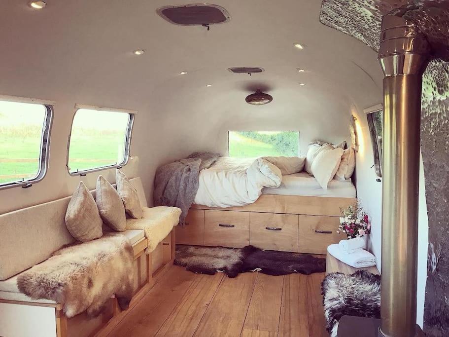 Airstream, Vintage American Caravan & Hottub Ashburton Kültér fotó